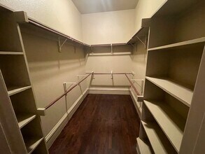 102 N Locust St, Unit 201 in Denton, TX - Foto de edificio - Building Photo
