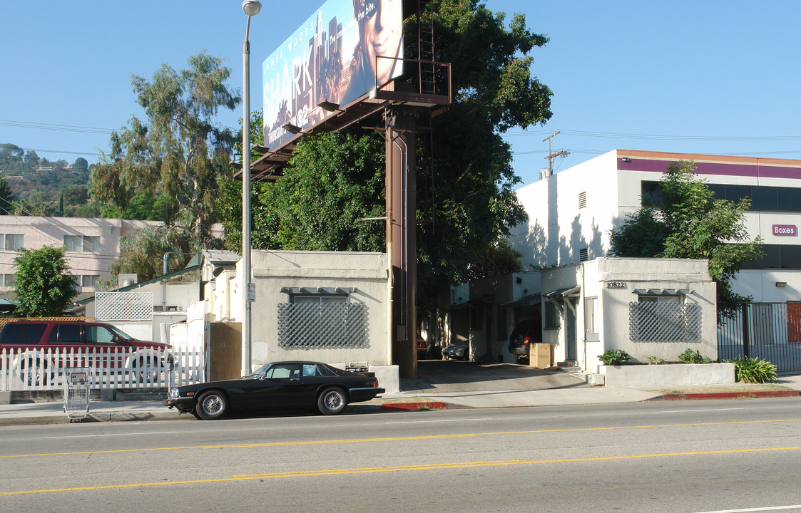 10822 Ventura Blvd in Studio City, CA - Building Photo