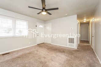 1708 Cedrow Dr in High Point, NC - Building Photo - Building Photo