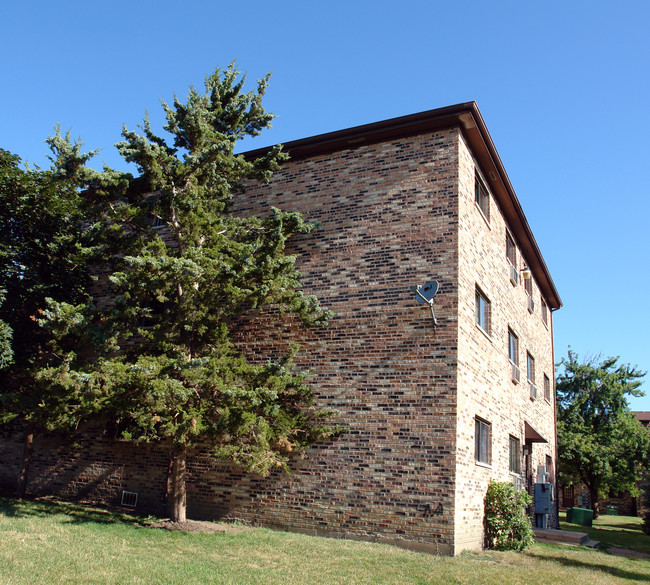 1921 Green Ln N in Palatine, IL - Foto de edificio - Building Photo