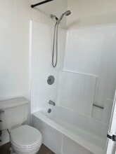 3050 W 4th St, Unit 202 in Los Angeles, CA - Foto de edificio - Building Photo