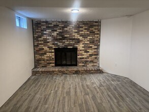 1212 Bowler St in Hiawatha, IA - Building Photo - Building Photo