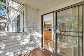 264 Cervantes Cir in Lake Oswego, OR - Building Photo - Building Photo