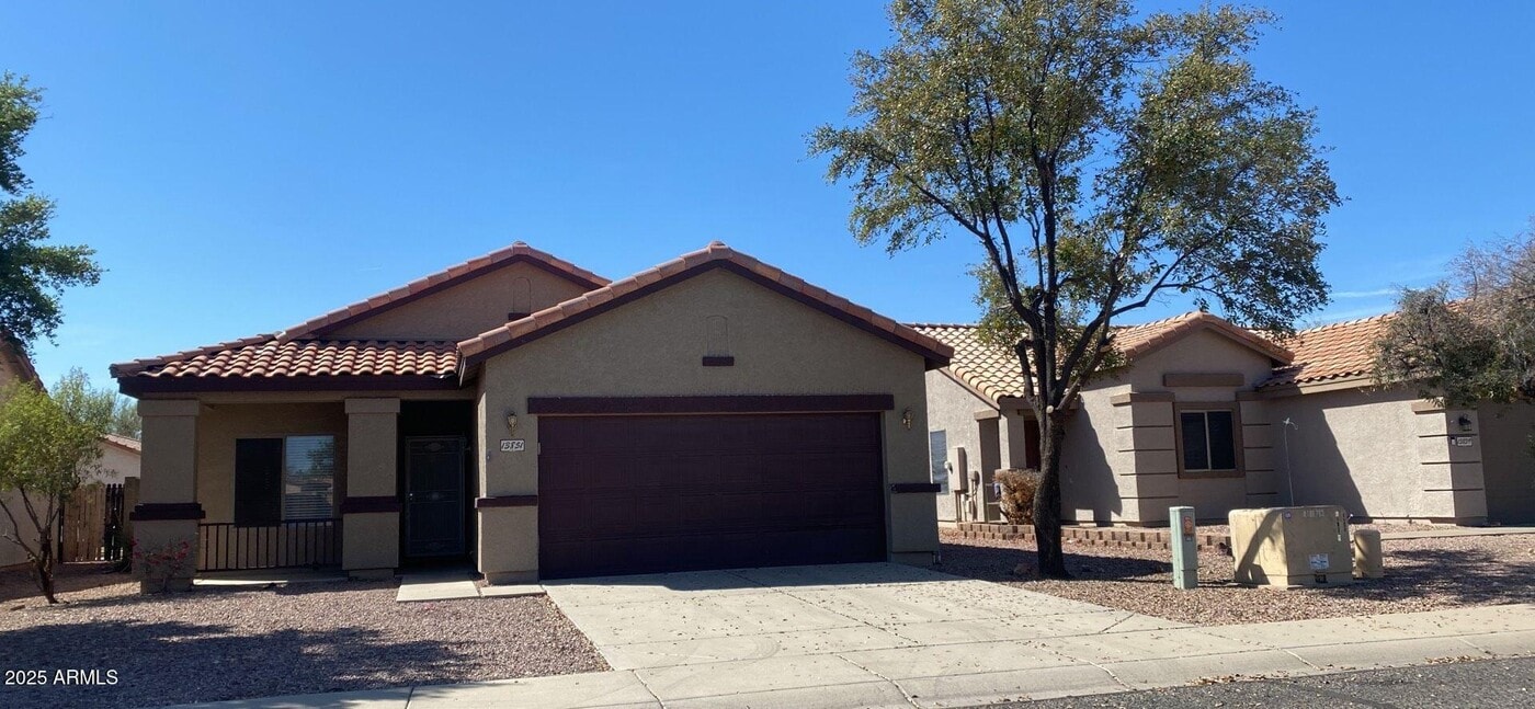13851 W Tara Ln in Surprise, AZ - Building Photo