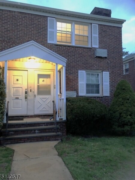 445 Morris Ave in Springfield, NJ - Building Photo