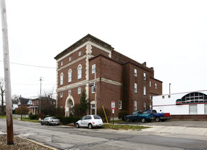 Walnut Manor Apartments in Ravenna, OH - Building Photo - Building Photo