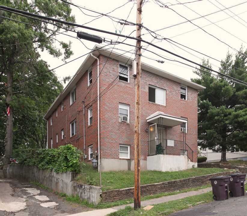 112 Willow St in New Britain, CT - Building Photo