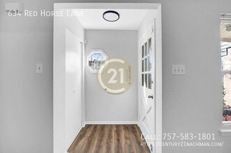 634 Red Horse Ln in Virginia Beach, VA - Building Photo - Building Photo