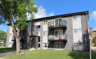 1017 Northumberland Ave in Saskatoon, SK - Building Photo