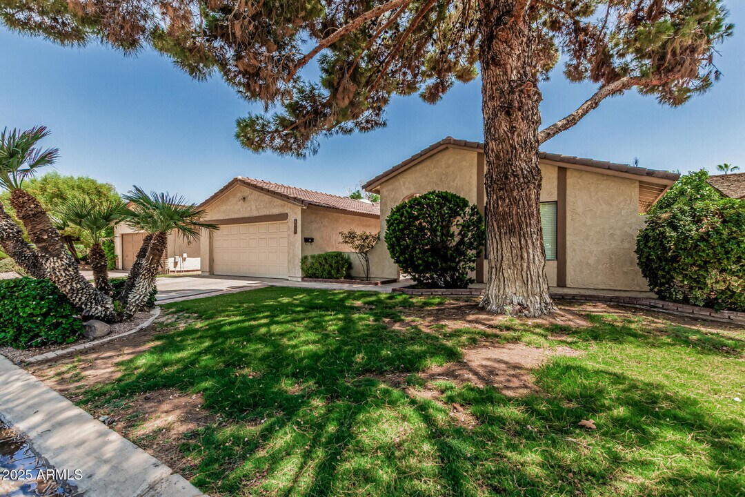 1625 E Edgewater Dr in Tempe, AZ - Building Photo