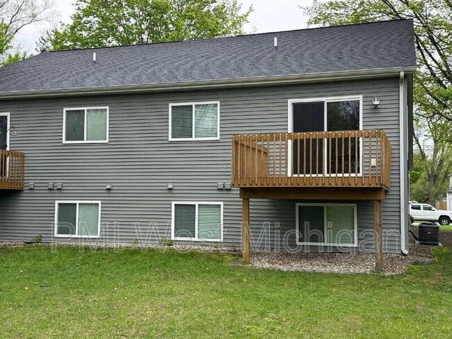 546 W Elm St in Wayland, MI - Building Photo - Building Photo