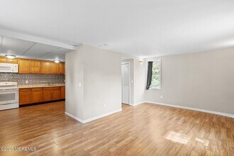 425 W Park Ave in Ocean Township, NJ - Building Photo - Building Photo