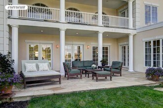 39 Pheasant Close S in Southampton, NY - Building Photo - Building Photo