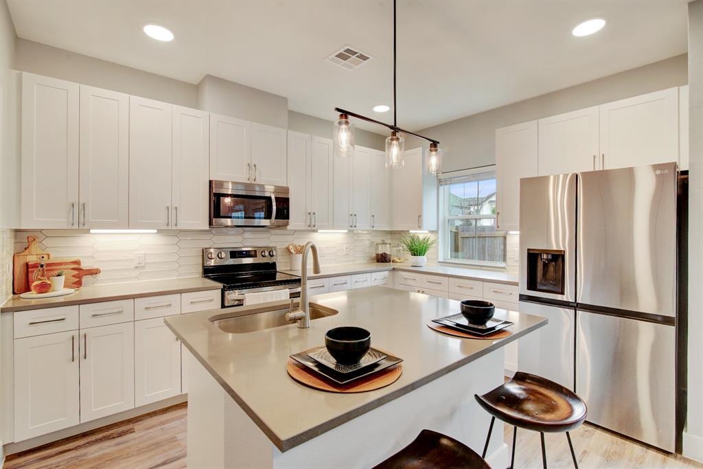 28325 Birnham Woods Dr in Spring, TX - Building Photo