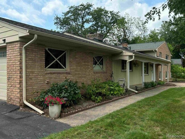 5940 Burnham Rd in Bloomfield Township, MI - Building Photo - Building Photo