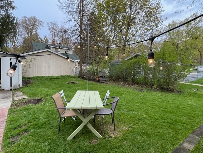 121 Grove Ave, Unit Unit 1 in Fox River Grove, IL - Building Photo - Building Photo