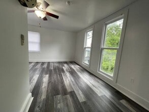 517 W Maple Ave in Independence, MO - Building Photo - Building Photo