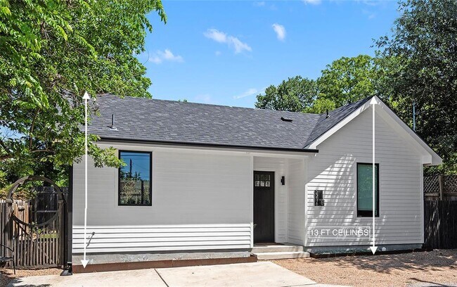 2216 Lindell Ave in Austin, TX - Building Photo - Building Photo
