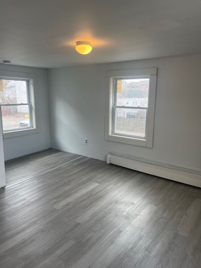 35 Ash St-Unit -Unit A in Nashua, NH - Building Photo - Building Photo