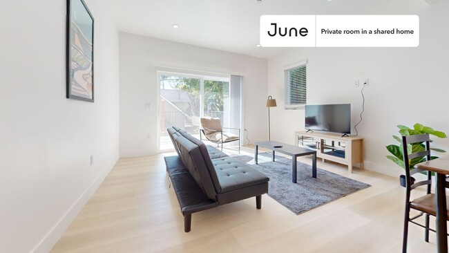 Private bedroom in 4 bed/3 bath Home in Los Angeles, CA - Building Photo - Building Photo