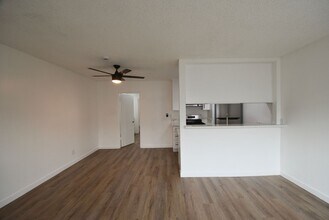 14142 Victory Blvd in Los Angeles, CA - Building Photo - Building Photo