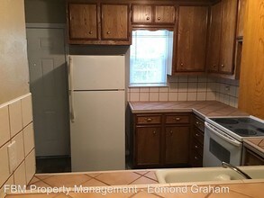 2533 W Sycamore Ave in Corsicana, TX - Foto de edificio - Building Photo