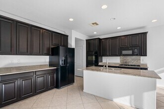 10059 Lady Apple Dr in Las Vegas, NV - Building Photo - Building Photo