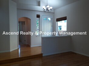 5274 NW Crady Ln in Portland, OR - Building Photo - Building Photo