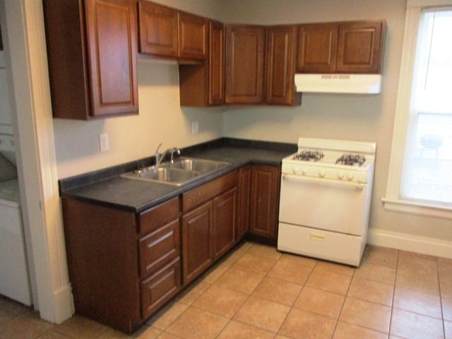 913 W Grove St in Bloomington, IL - Foto de edificio - Building Photo