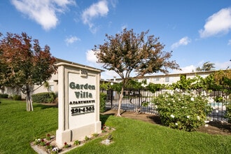 Garden Villa in Clovis, CA - Building Photo - Building Photo