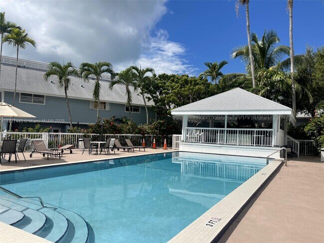 798 Crandon Blvd in Miami, FL - Building Photo - Building Photo