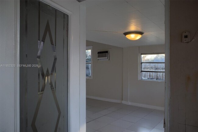 43 SW 11th St in Dania Beach, FL - Foto de edificio - Building Photo