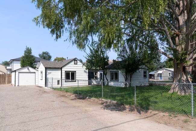 1117 N Midland Blvd in Nampa, ID - Building Photo - Building Photo