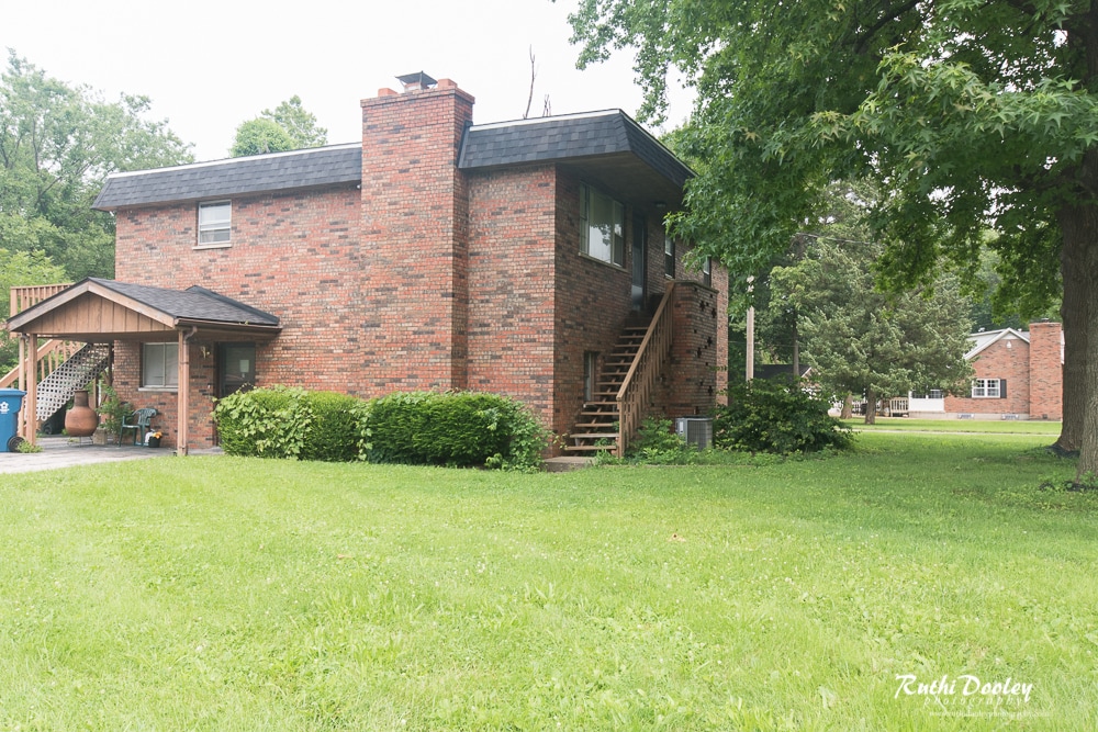 6303 Old St Louis Rd in Belleville, IL - Foto de edificio