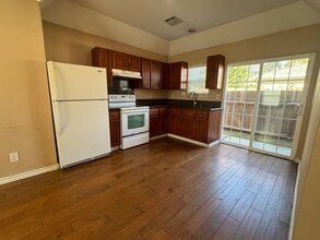 7977 Hanna St in Gilroy, CA - Building Photo - Building Photo