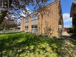 6049 Culp St in Niagara Falls, ON - Foto de edificio - Building Photo