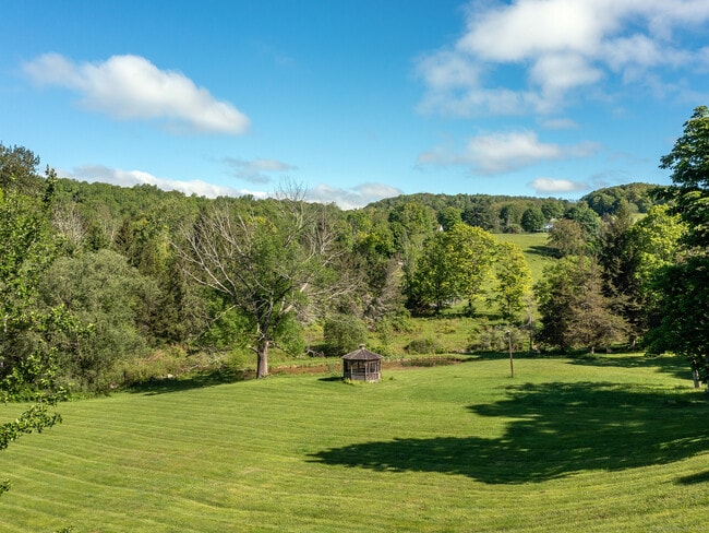 110 Geer Mountain Rd in Kent, CT - Building Photo - Building Photo