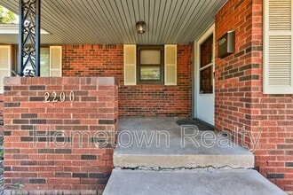 2200 Downing St in The Village, OK - Building Photo - Building Photo