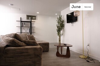 624 E 17th St in Brooklyn, NY - Foto de edificio - Building Photo