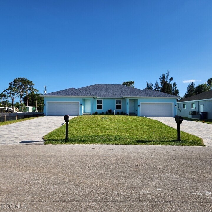 5653 Genesee Pkwy in Bokeelia, FL - Building Photo