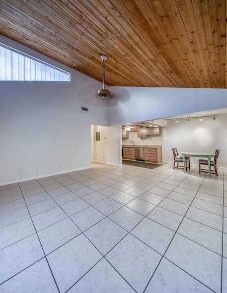 property at 809 N Federal Hwy