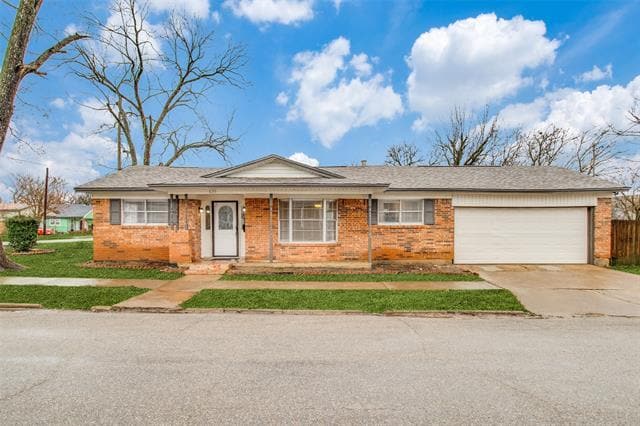 property at 822 N Throckmorton St