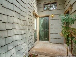 12049 Blanco Rd, Unit 203 in San Antonio, TX - Building Photo - Building Photo