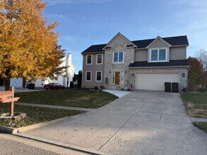 2298 Maxwell Ave in Lewis Center, OH - Foto de edificio - Building Photo