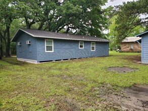 1040 Marshall Ln in Silsbee, TX - Building Photo - Building Photo