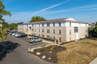 Flats on Tamarack in Columbus, OH - Building Photo