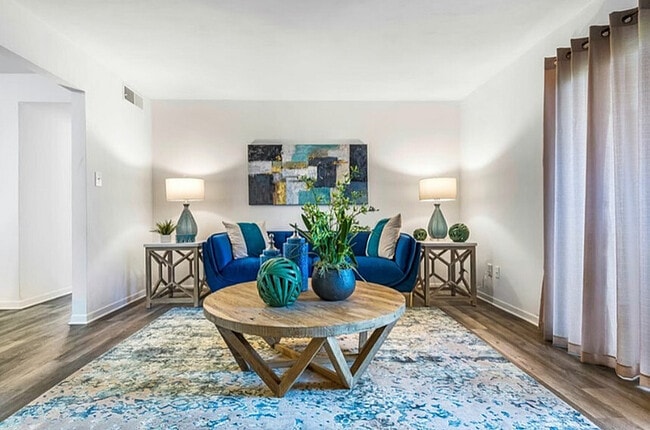 Hampton Apartments in Virginia Beach, VA - Building Photo - Building Photo