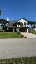 2301 SW 23rd St in Cape Coral, FL - Building Photo