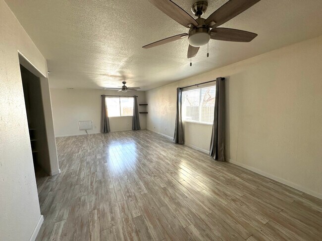 143 E Richards St in Fallon, NV - Foto de edificio - Building Photo