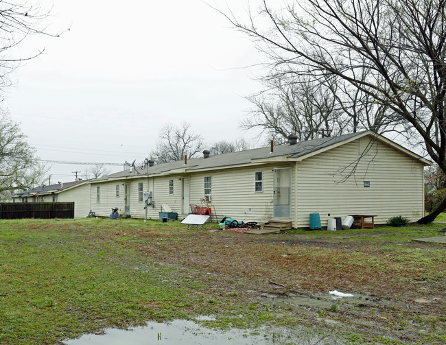 901-911 E Polk Ave in West Memphis, AR - Building Photo - Building Photo